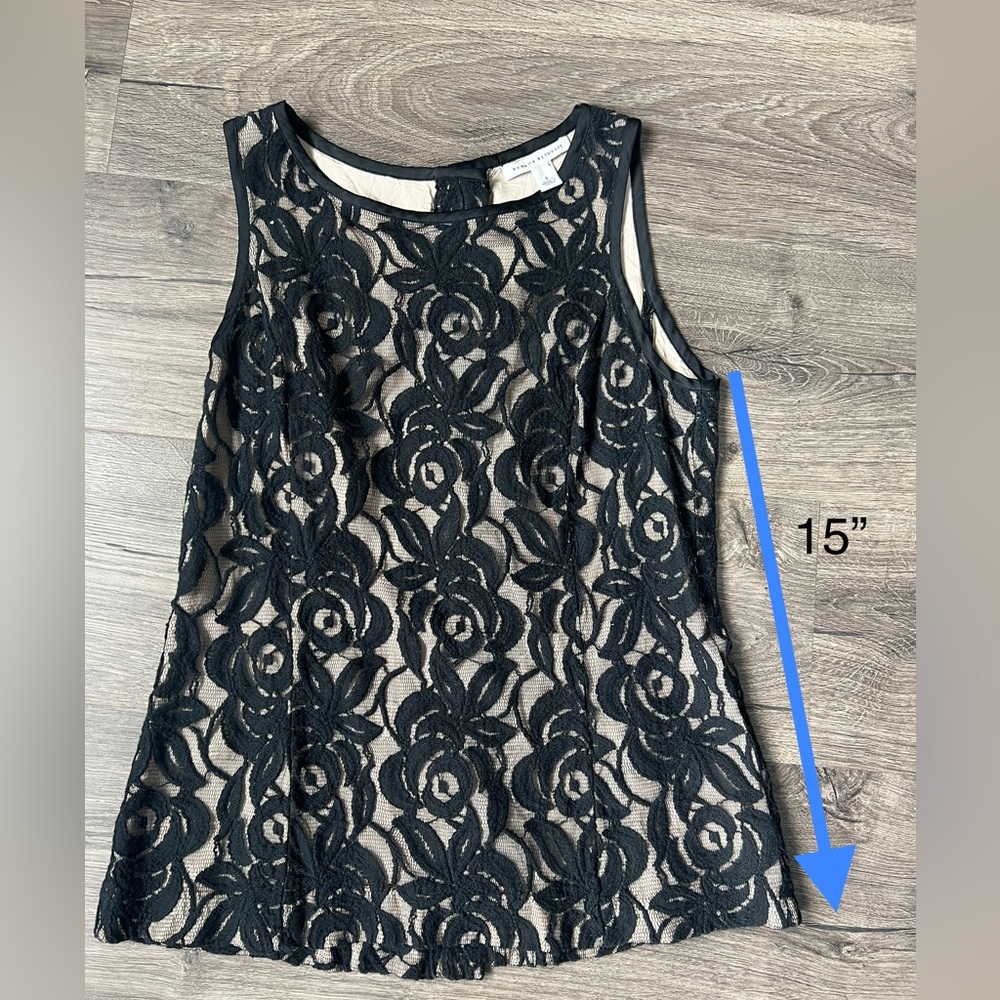 Banana Republic Women’s lace top - size 4
